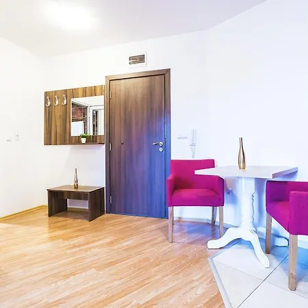 Admiral Plaza Apartmanhotel Napospart